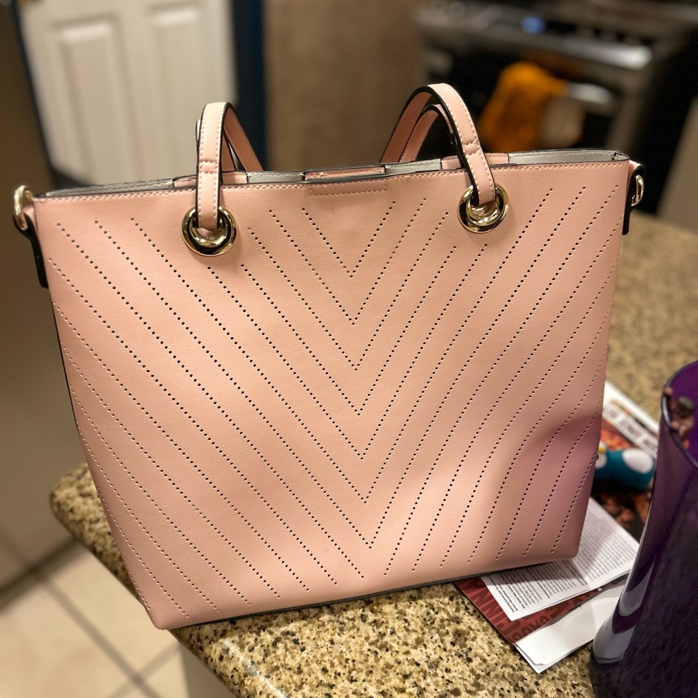 Guess peachy colored tote bag